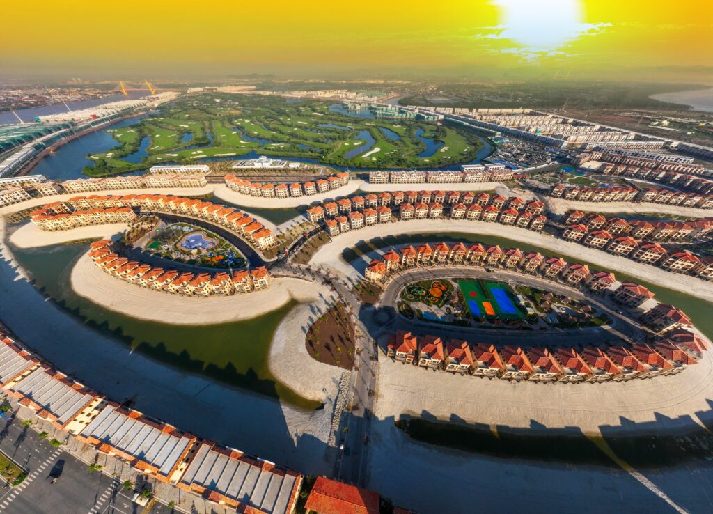 BÌNH YÊN HIẾM CÓ: LẶNG NGƯỜI TRƯỚC VẺ ĐẸP KỲ VĨ CỦA ĐẢO HOÀNG GIA